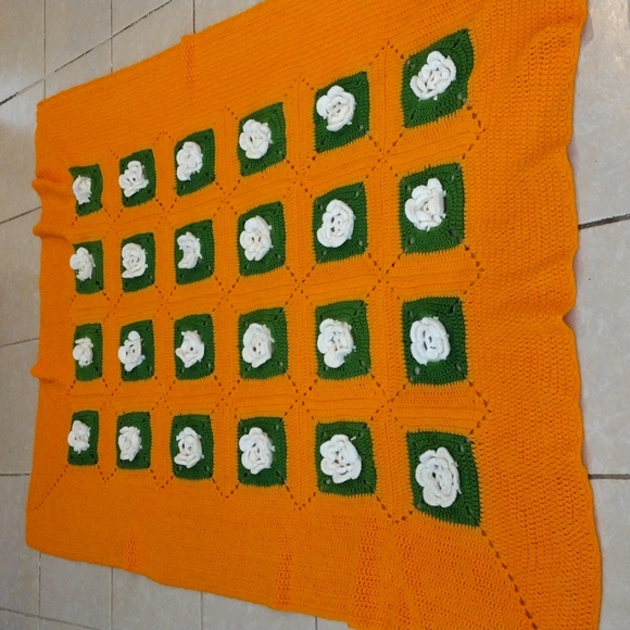 Fall Mid Century Afghan blanket with 3D flowers - Picture 5 of 7